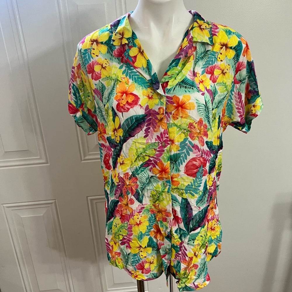 VENUS Vibrant Floral Button-Down Shirt